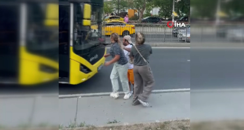 İETT şoförü otobüsü yolcuların üzerine sürdü: O anlar kamerada