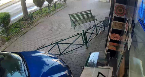 Alkollü Kadın Sürücünün Kullandığı Araç Tatlıcı Dükkânına Daldı