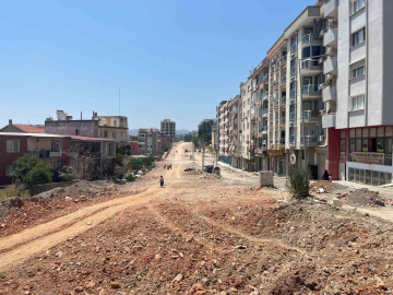 KARABAĞLAR’DA YOL PROJESİ YARIM KALDI, VATANDAŞ MAĞDUR