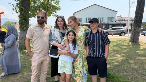 Demet Akalın, hayranı için İznik'e geldi
