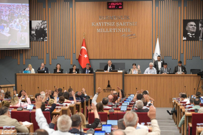 İZMİR BÜYÜKŞEHİR MECLİS TOPLANTISINDA FERDİ ZEYREK ANILDI