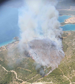 KARABURUN’DA ORMAN YANGININA HAVADAN VE KARADAN MÜDAHALE