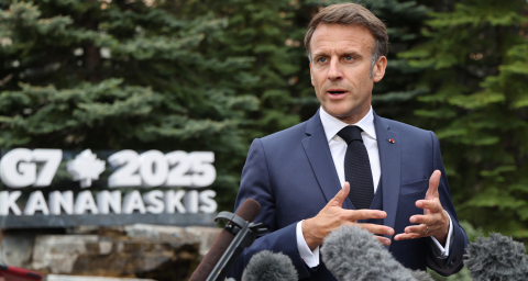 Macron: "İran’da Rejim Değişikliği Orta Doğu’da Kaosa Yol Açar"