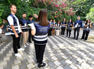 İZMİR BÜYÜKŞEHİR’DEN 12 BİN HANEYE KAPI KAPI HİZMET