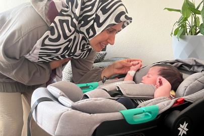 EMRE BEBEK İZMİRLİ YENİ AİLESİYLE BULUŞTU
