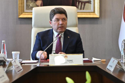 İZMİR’DE ORMANA BENZİN DÖKEREK YANGIN ÇIKARTAN ŞAHIS GÖZALTINA ALINDI