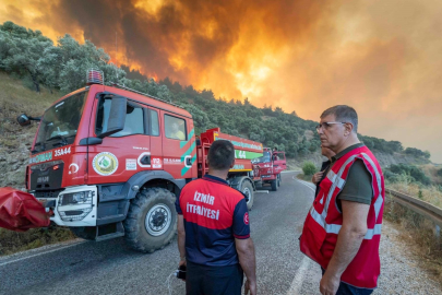 İZMİR’DE ALEVLERLE MÜCADELE SÜRÜYOR