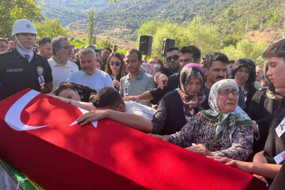 İZMİR’DE ŞEHİT ORMAN İŞÇİSİ SON YOLCULUĞUNA UĞURLANDI