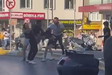 SOKAK ORTASINDA KADINLARA ŞİDDET