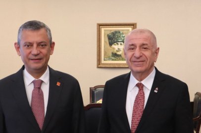 ÜMİT ÖZDAĞ’DAN CHP’YE DAYANIŞMA ZİYARETİNDE BULUNDU