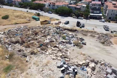 FOÇA’DA MOLOZ VE ÇÖP TEPKİSİ: “BU GÖRÜNTÜLER İLÇEYE YAKIŞMIYOR”
