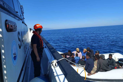 İZMİR AÇIKLARINDA GÖÇMEN OPERASYONU: 16 KİŞİ YAKALANDI