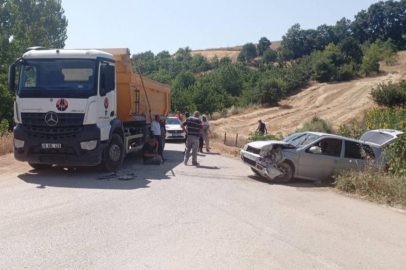 KAMYONLA OTOMOBİL ÇARPIŞTI