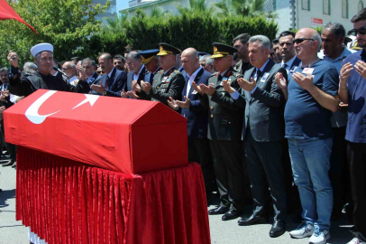 ŞEHİT ÜSTEĞMEN EGE AKAR İZMİR’DE SON YOLCULUĞUNA UĞURLANDI