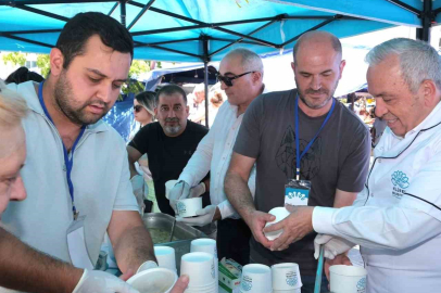 BAŞKAN ŞADİ ÖZDEMİR’DEN AŞURE İKRAMI