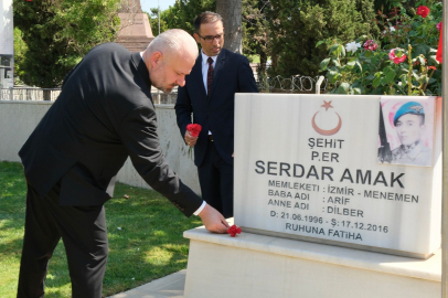 MENEMEN’DE 15 TEMMUZ ANMASI: “UNUTMADIK, UNUTTURMAYACAĞIZ”
