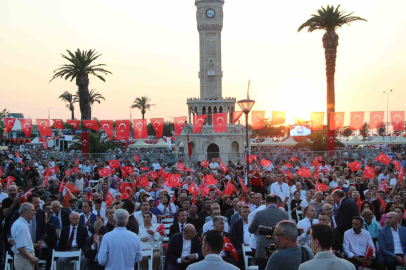 İZMİR KONAK MEYDANI'NDA 15 TEMMUZ ANMASI