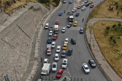 İZMİR’DE TAŞIT SAYISI 2 MİLYONU AŞTI