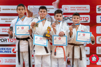 KARŞIYAKA BELEDİYESPOR JUDO’DA TÜRKİYE’YE DAMGA VURDU