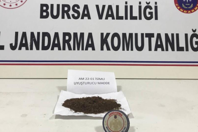 UYUŞTURUCU TACİRİ JANDARMADAN KAÇAMADI