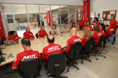 BAŞKAN KINAY’DAN AKUT’A TAZİYE ZİYARETİ