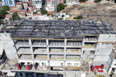 İZMİR'İN SAĞLIK ALTYAPISINA GÜÇ KATACAK BİNA YÜKSELİYOR
