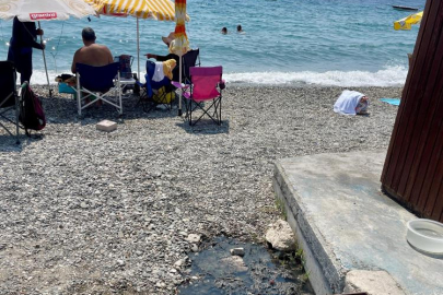 KANALİZASYON ATIKLARI SAHİLE KADAR GELİYOR