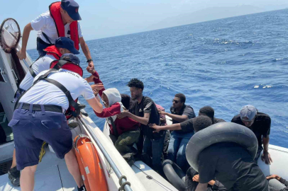 SEFERİHİSAR’DA 28 DÜZENSİZ GÖÇMEN KURTARILDI