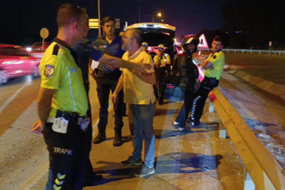 BARİYERLERE ÇARPTI, POLİSE ZORLUK ÇIKARDI