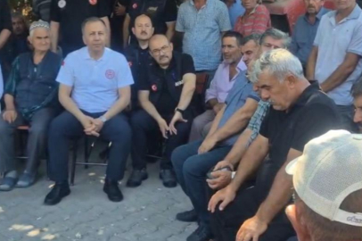 BAKAN YERLİKAYA, DEPREMZEDE KÖYLÜLERLE BULUŞTU