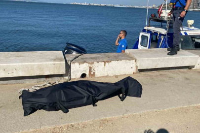 BAYRAKLI’DA DENİZDE ERKEK CESEDİ BULUNDU