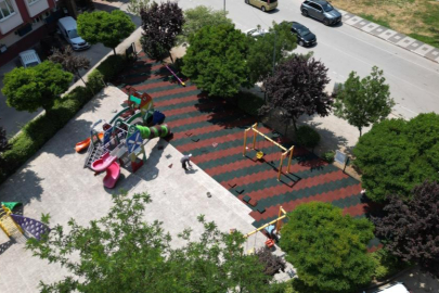 İNEGÖL'DE ÇOCUK PARKLARI YENİLENİYOR