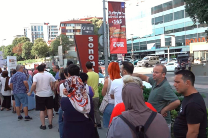 MARKET AÇILIŞINDA 8 SAATLİK HEDİYE ÇEKİ KUYRUĞU
