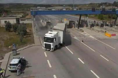 GİŞELERDE TIR KAZASI GÜVENLİK KAMERASINA YANSIDI