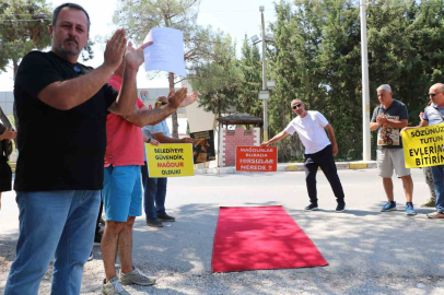 İZMİR ’DE KIRMIZI HALILI ADALET EYLEMİ