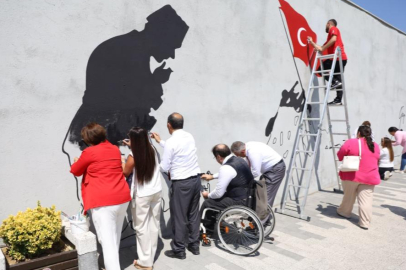 ZAFER RUHUNU DUVARA YANSITTILAR