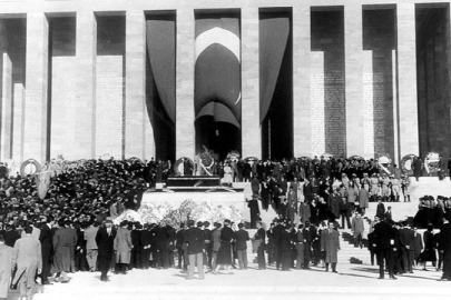 TARİHTE BUGÜN: 1 EYLÜL 1953 /  ANITKABİR'İN AÇILIŞI