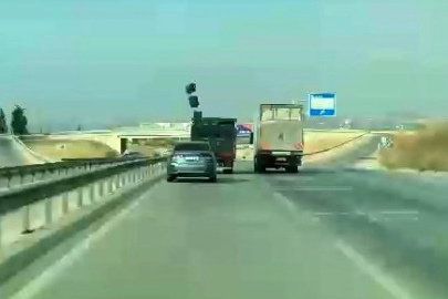 KAMYONDAN FIRLAYAN KASALAR TRAFİĞİ SAVAŞ ALANINA ÇEVİRECEKTİ