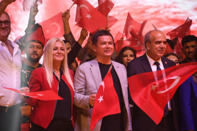 OSMANGAZİ ’DE "ZAFERİN DANSI" GÖSTERİSİ İZLEYENLERİ BÜYÜLEDİ