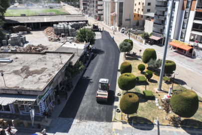 MANİSA AHMETLİ’DE 500 METRELİK CADDEYE SICAK ASFALT