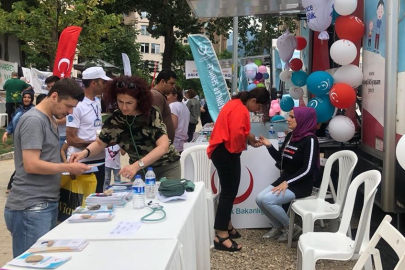 SAĞLIKÇILAR 'SAĞLIK OKURYAZARLIĞI' İÇİN SAHADA