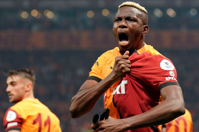 VİCTOR OSİMHEN SAKATLANDI! OYUNA DEVAM EDEMEDİ