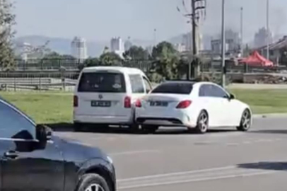 GERİ GERİ KAZA YAPTI, KAÇTI