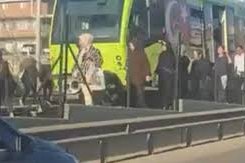 BURSA ’DA METRO ARIZALANDI, YOLCULAR RAYLARDAN YÜRÜDÜ