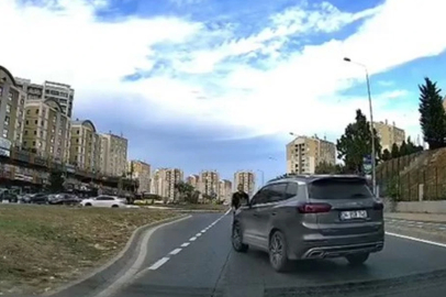 BAŞAKŞEHİR'DE YOL VERME KAVGASINDA AKIL ALMAZ OLAY