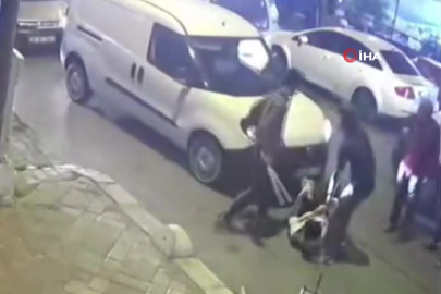 ARABADA TARTIŞTIKLARI ADAMI ARAÇTAN İNDİRİP DARP ETTİLER