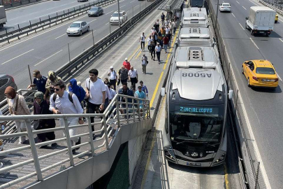 KADIKÖY'DE METROBÜS KAZASI: ARAÇLARDA HASAR OLUŞTU