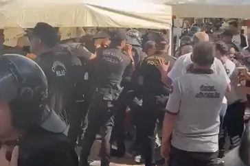 EGE ÜNİVERSİTESİ’NDE ZAM PROTESTOSUNA AYARSIZ MÜDAHALE!