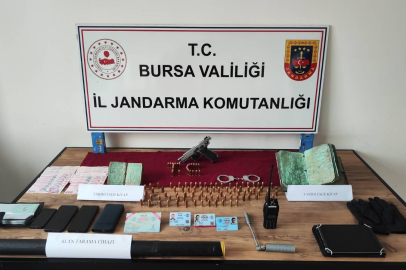 BURSA'DA TARİHİ İNCİL VE TEVRATI SATMAK İSTERKEN YAKALANDI