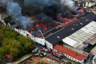 BORNOVA’DA DEPO YANGINI: ALEVLER GÖKYÜZÜNÜ KAPLADI
